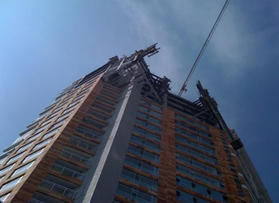 Construcción de Sótanos de Estacionamientos y Torre de Departamentos