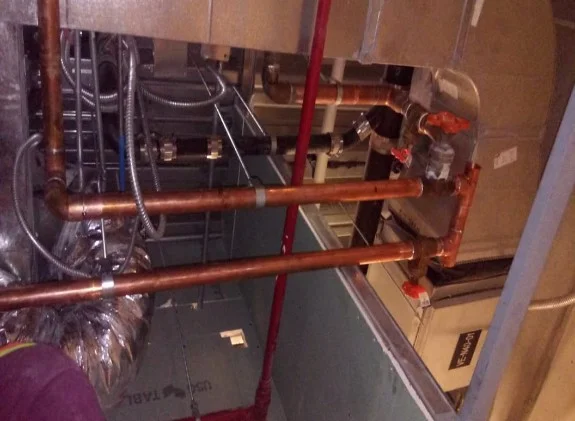 Remodelación de Baños y Áreas Comunes (Pisos 38, 39 y 40)